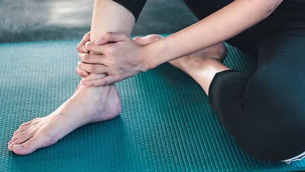 Diabetes: మీ పాదాలలో ఇలాంటి లక్షణాలు కనిపిస్తున్నాయా..? అయితే, డయాబెటిస్ సమస్య తీవ్రమవుతున్నట్లే..