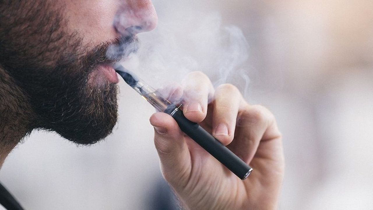 E-Cigarette: ఈ సిగరెట్‌ జేబులో పెట్టుకొని పబ్‌కి వెళ్లిన వ్యక్తి.. కట్ చేస్తే.. తలపట్టుకున్న డాక్టర్స్..