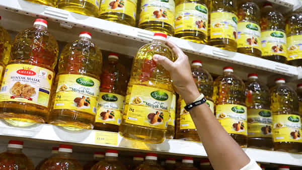 Edible Oil: వినియోగదారులకు గుడ్ న్యూస్.. పండుగ సీజన్లో దిగివస్తున్న వంట నూనెల ధరలు..
