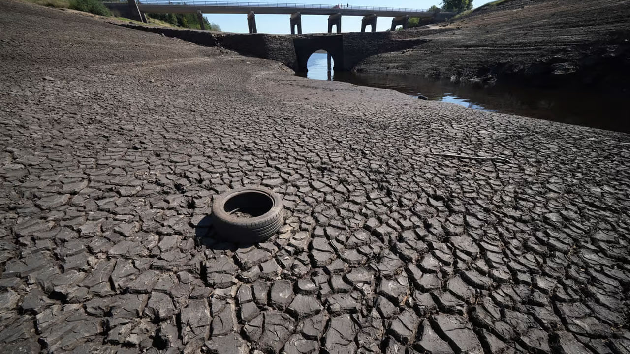 UK Drought: యూరప్ 500 ఏళ్లలో ఎన్నడూ లేనంత కరువు.. ఎండిపోయిన థేమ్స్ నది..