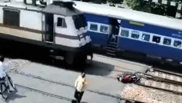 Viral Video: జస్ట్ మిస్. మృత్యువుకు ముద్దు పెట్టొచ్చాడు.. వీడియో చూస్తే ప్యాక్ అవ్వాల్సిందే..!