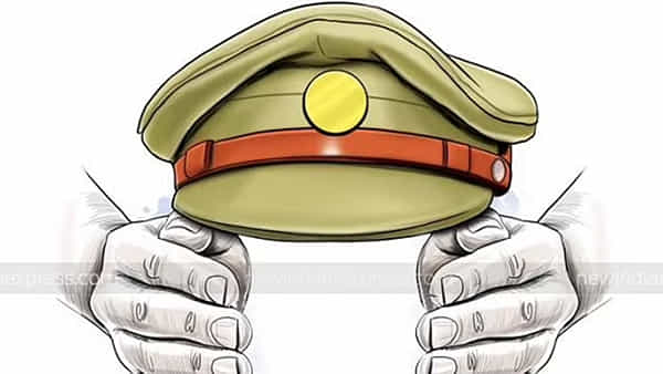 Crime: నకిలీ పోలీసులు కాదండోయ్.. ఏకంగా నకిలీ పోలీస్ స్టేషన్ నే నడిపించేశారు.. స్టన్న్ అయ్యే షాకింగ్ ఎలిమెంట్స్