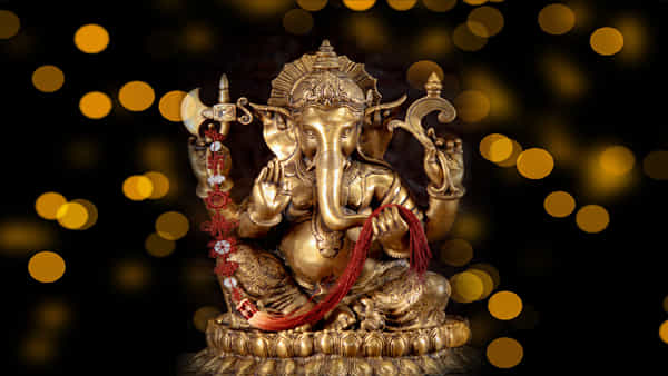 Ganesh Chaturthi 2022: తిరుపతి బాలాజీ స్టైల్లో 18 అడుగుల ‘గోల్డెన్ గణేషుడు’.. నిమజ్జనం ఎలా ఉంటుందో మరీ..!