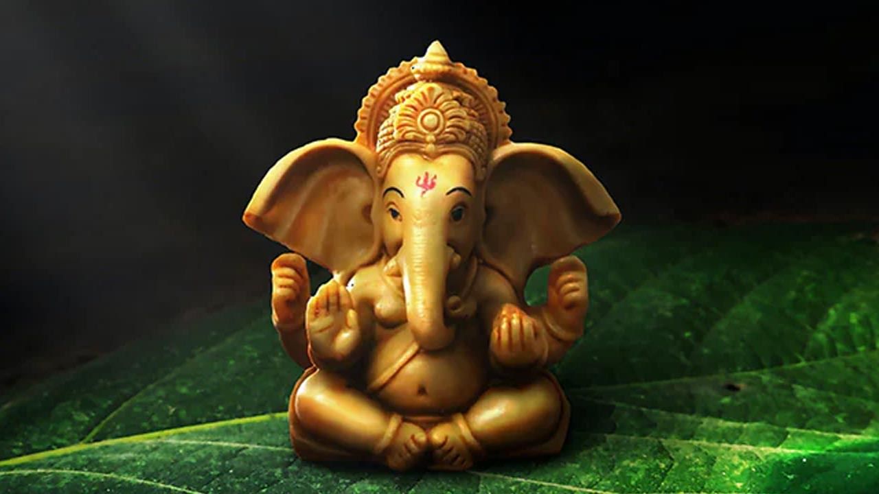 Ganesh Chaturthi 2022: వినాయక చవితి ఎఫెక్ట్.. భారీగా పెరిగిన పూలు, పండ్ల ధరలు..