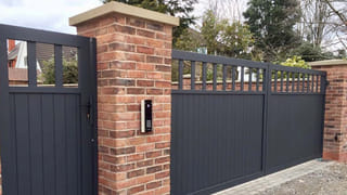 Sanjay Raut: అమ్మను ఆలింగనం చేసుకుని.. పాదాలకు నమస్కరించి.. అరెస్టుకు ముందు భావోద్వేగ దృశ్యాలు