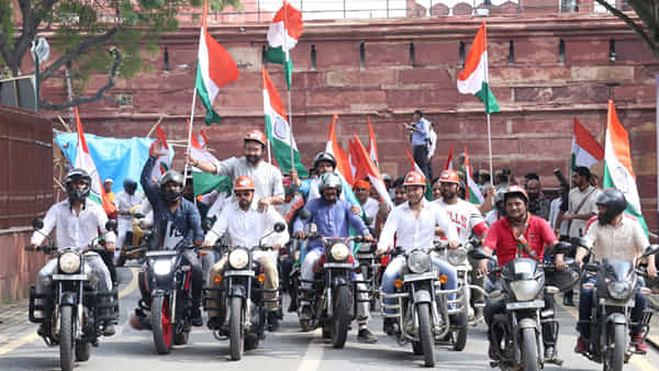 Har Ghar Tiranga: హర్ ఘర్ తిరంగా బైక్ ర్యాలీని ప్రారంభించిన ఉపరాష్ట్రపతి.. హాజరైన కేంద్రమంత్రులు, ఎంపీలు