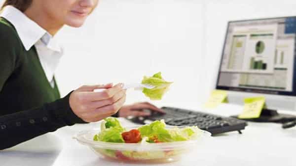 Healthy Snacks: ఆఫీస్లో వర్క్చేసే టైంలో ఆకలిగా అనిపిస్తోందా? ఐతే రోజూ ఇలా చేయండి..