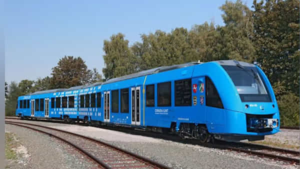 Hydrogen Fuel Train: ప్రపంచంలోనే తొలిసారిగా హైడ్రోజన్ రైలు.. ప్రయాణికుల కోసం సర్వం సిద్ధం.. ఫీచర్లు తెలిస్తే ఆశ్చర్యపోతారు..