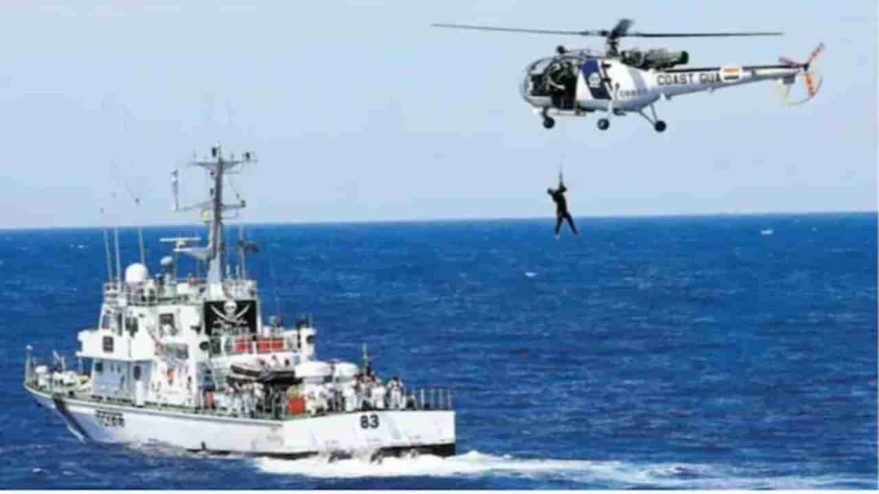 Indian Coast Guard: 27 మంది బంగ్లాదేశ్‌ జాలర్లను కాపాడిన భారత కోస్ట్‌గార్డ్స్..