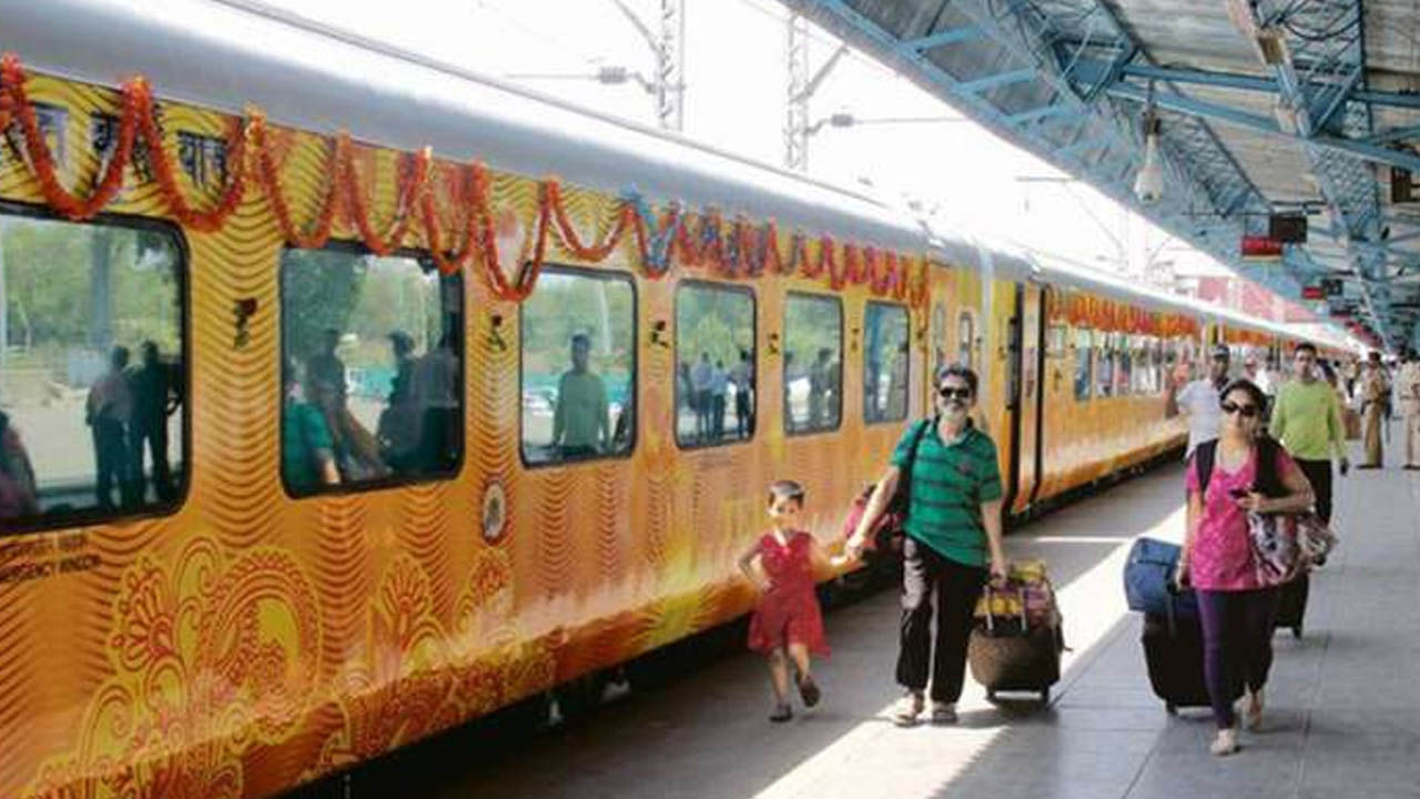 Indian Railway: ఇండియన్‌ రైల్వే కీలక నిర్ణయం.. తేజస్ రైలులో ఎగ్జిక్యూటివ్ కోచ్ సదుపాయం..