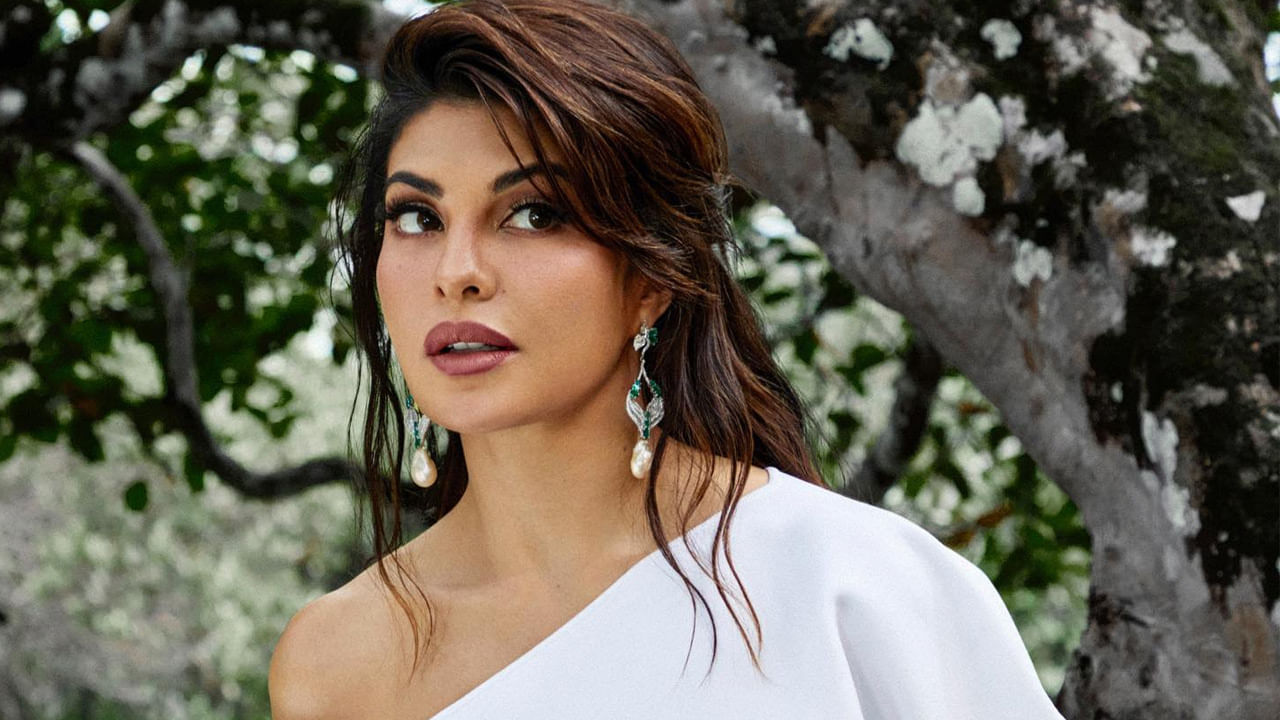 Jacqueline Fernandez: హీరోయిన్ మెడకు బిగుస్తున్న ఉచ్చు.. రూ.215 కోట్ల బెదిరింపు కేసులో నిందితురాలిగా జాక్వెలిన్..