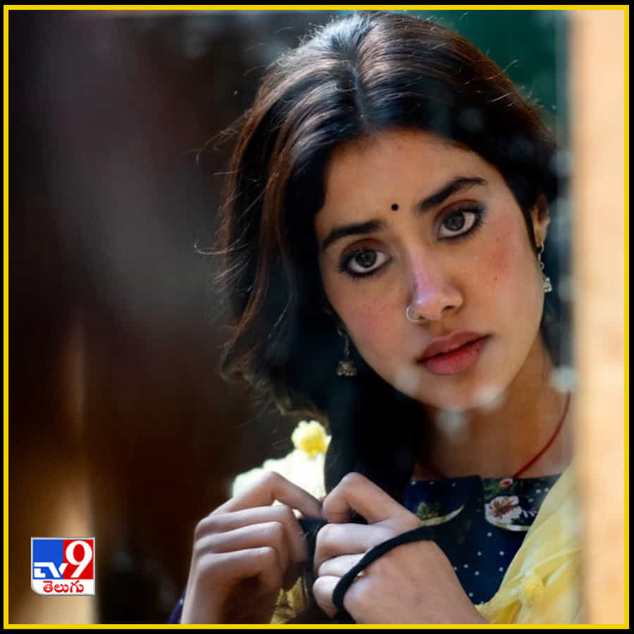 అందుకు తగ్గట్టుగా తొలి సినిమాతోనే నటిగా తన మార్క్ చూపించి సత్తా చాటింది జాన్వీ. అయితే ఈ స్టార్ కిడ్ సిల్వర్ స్క్రీన్ ఎంట్రీ విషయంలో శ్రీదేవి పెద్దగా ఇంట్రస్ట్ చూపించలేదన్న న్యూస్ ఇప్పుడు హాట్ టాపిక్ అవుతోంది.