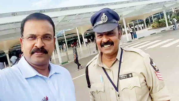 Andra Pradesh: ఈ సెల్ఫీ వెనుక గల కారణం తెలిస్తే.. మీరు కూడా సెల్యూట్ చేస్తారు..అదేంటంటే..