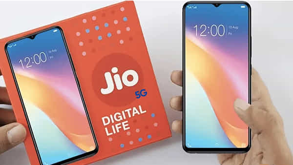 JIO 5g Phone: మరో సంచలనానికి తెర తీస్తోన్న జియో.. తక్కువ ధరకే 5జీ స్మార్ట్ ఫోన్.. ఫీచర్లు ఎలా ఉండనున్నాయంటే..