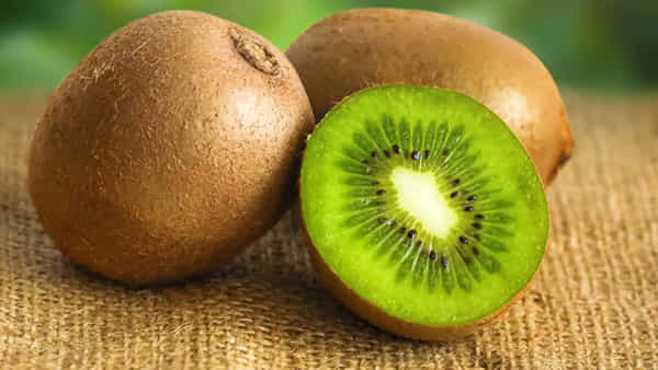 Health Tips: రోజుకు ఒక ‘కివి’ తినాలంటున్న నిపుణులు.. రీజన్ తెలిస్తే అస్సలు వదలరు..!