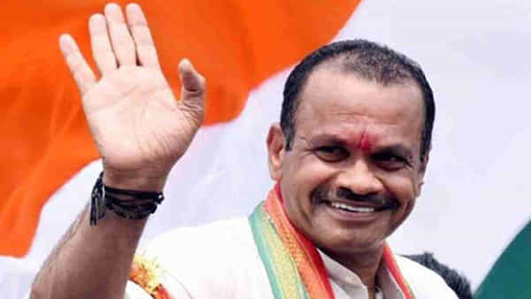 Komatireddy Venkat Reddy: రేవంత్రెడ్డితో వేదిక పంచుకోలేను.. సోనియాగాంధీకి కోమటిరెడ్డి వెంకట్రెడ్డి లేఖ..