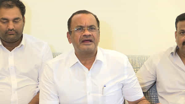 Telangana: పార్టీ మారడంపై క్లారిటీ ఇచ్చిన కోమటిరెడ్డి వెంకట్ రెడ్డి.. అలా ఎలా చేస్తారంటూ..