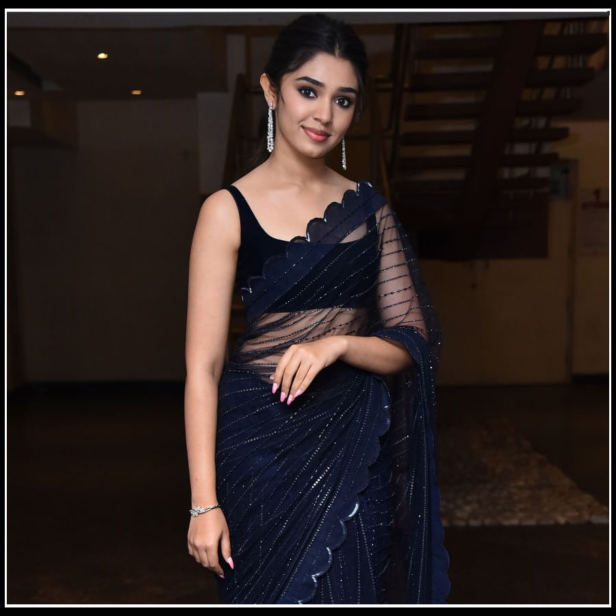 Krithi Shetty: ఓరకంటి చూపుతో , చిలిపి నవ్వుతో , యూత్ న్యూ క్రష్ అందాల కృతి ఫొటోస్..