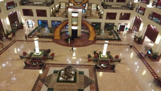 Delhi: అర్థరాత్రి ఉలిక్కిపడ్డ ఢిల్లీ.. ఇంట్లో టీవీ చూస్తున్న వారిపై తుపాకీతో కాల్పులు.. ఇద్దరు మృతి