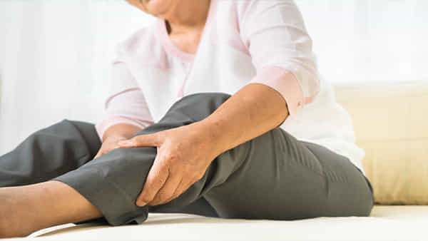 Health Care Tips: రాత్రుల్లో కాలి నొప్పితో ఇబ్బంది పడుతున్నారా..? ఇంటి చిట్కాలతో తక్షణ ఉపశమనం
