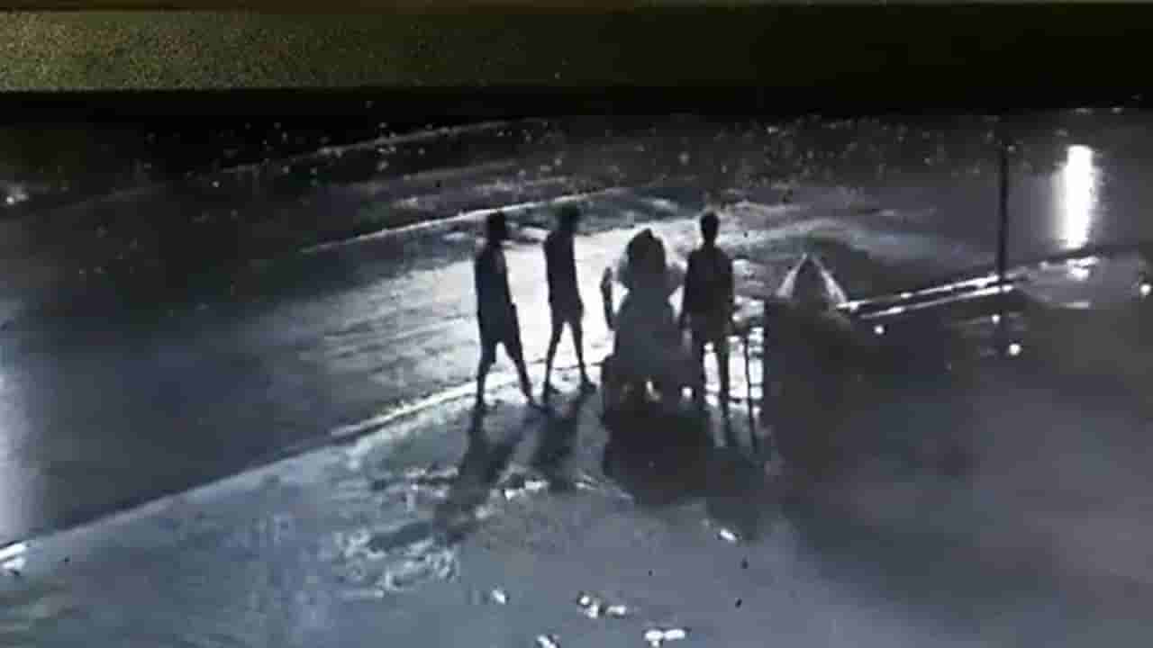 Hyderabad: మరీ ఇలా ఉన్నారేంట్రా.. ఏకంగా వినాయకుడి విగ్రహాన్నే ఎత్తుకెళ్లారు.. షాకింగ్ విజువల్స్ మీకోసం..