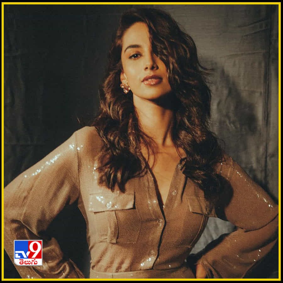 Meenakshi Chaudhary New Photos. Credit by:Meenakshi Chaudhary/Instagram