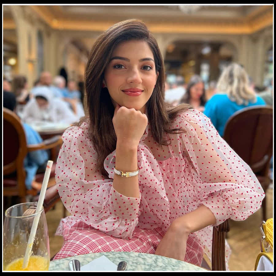 Mehreen Pirzada: చిలిపి నవ్వుతోనే మతిపొగోట్టేస్తున్న సుందరి మెహరీన్..