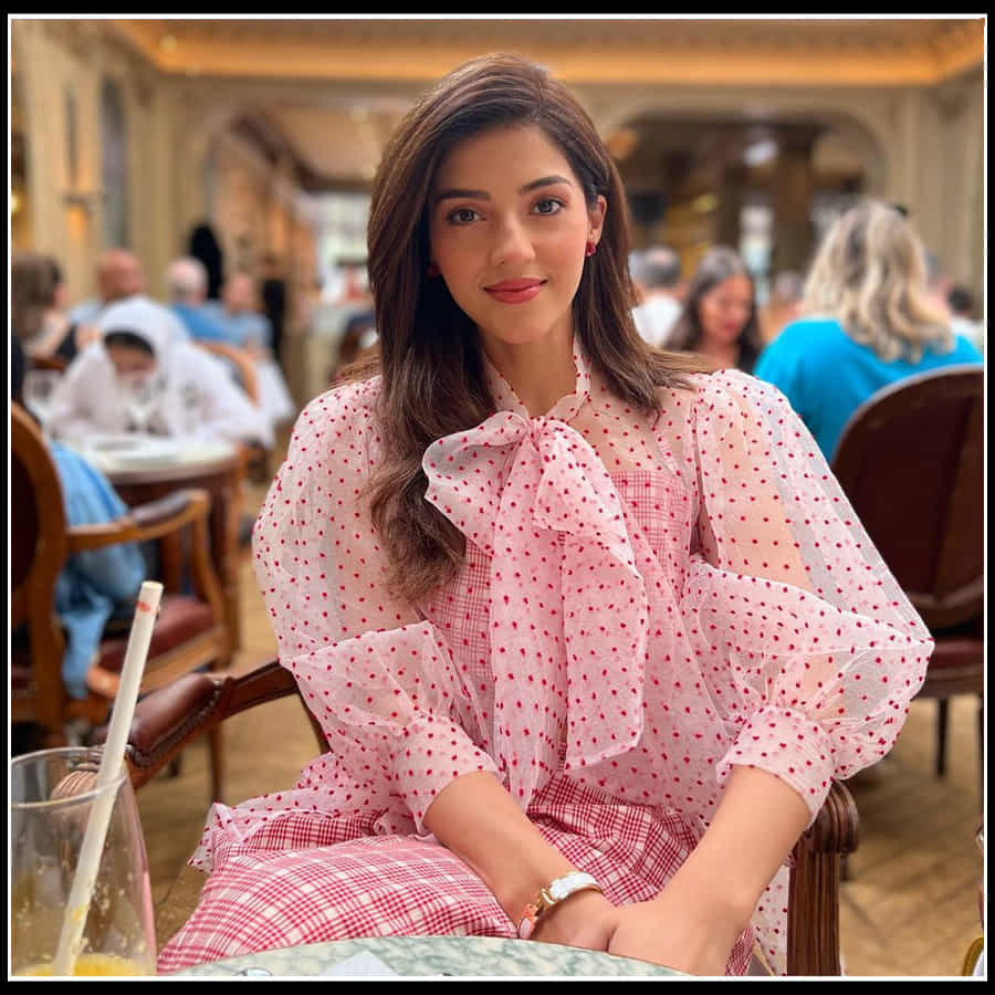 Mehreen Pirzada: చిలిపి నవ్వుతోనే మతిపొగోట్టేస్తున్న సుందరి మెహరీన్..