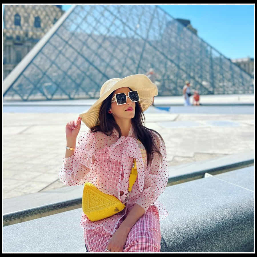 Mehreen Pirzada: చిలిపి నవ్వుతోనే మతిపొగోట్టేస్తున్న సుందరి మెహరీన్..