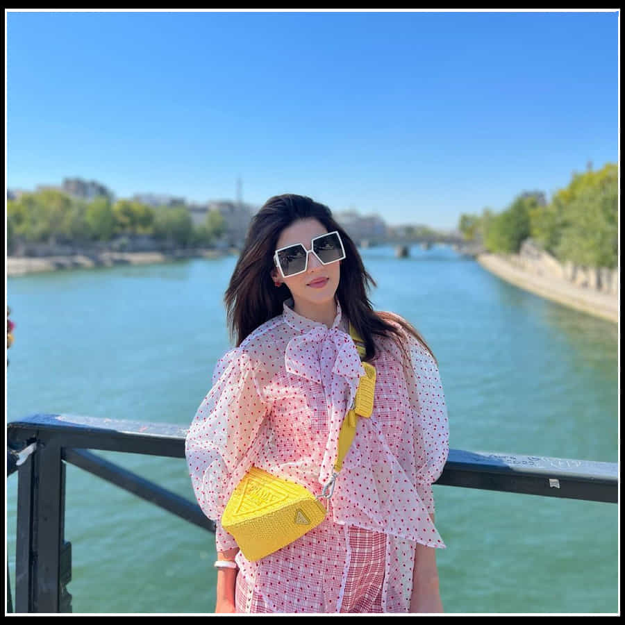 Mehreen Pirzada: చిలిపి నవ్వుతోనే మతిపొగోట్టేస్తున్న సుందరి మెహరీన్..