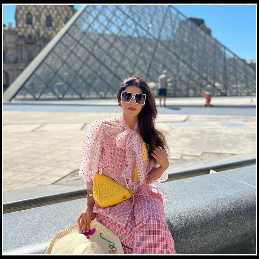 Mehreen Pirzada: చిలిపి నవ్వుతోనే మతిపొగోట్టేస్తున్న సుందరి మెహరీన్..
