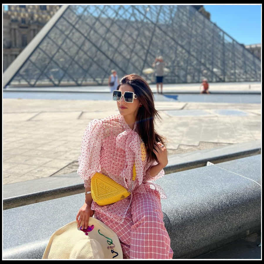 Mehreen Pirzada: చిలిపి నవ్వుతోనే మతిపొగోట్టేస్తున్న సుందరి మెహరీన్..