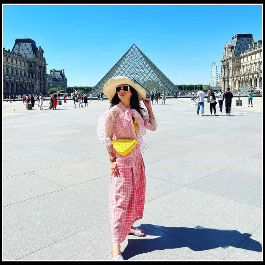 Mehreen Pirzada: చిలిపి నవ్వుతోనే మతిపొగోట్టేస్తున్న సుందరి మెహరీన్..