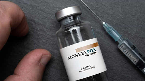 Monkey pox: మంకీపాక్స్పై బాంబ్ పేల్చిన ప్రపంచ ఆరోగ్య సంస్థ.. వ్యాక్సిన్ వంద శాతం సురక్షితం కాదంటూ వ్యాఖ్య..