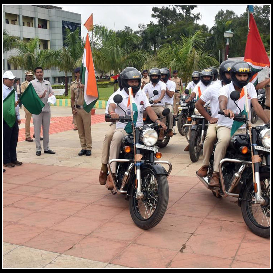 తమ యాత్రలో రైడర్లు స్వాతంత్య్ర సమరాన్ని గురించి మరియు స్వాతంత్య్రం వచ్చి 75 సంవత్సరాలు పూర్తి చేసుకున్న అమృతోత్సవ సందేశాన్ని చాటుతారు.ఈ ర్యాలీ న్యూఢిల్లీ లోని నేషనల్ పోలీసు మెమోరియల్ వద్ద ముగుస్తుంది.'ఆజాదీ కా అమృత్ మహోత్సవ్' ఉత్సవాల నిర్వహణలో దక్షిణ మధ్య రైల్వే అగ్రభాగాన ఉంది. 