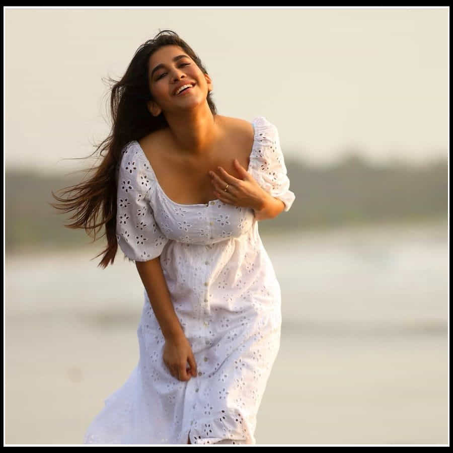 Nabha Natesh: సంద్రంలో హంసలా సవ్వడి చేస్తున్నట్టు అబ్బా అనిపించేలా నభా నటేష్ 