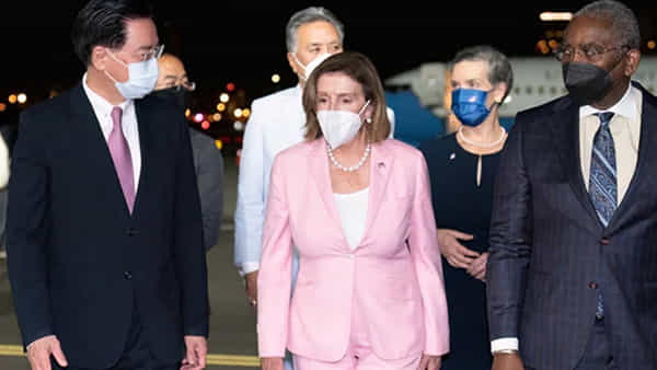 Nancy Pelosi: తైవాన్లో అడుగుపెట్టిన అమెరికా హౌస్ స్పీకర్ నాన్సీ పెలోసీ.. ఫైటర్ జెట్లను మోహరించిన చైనా..