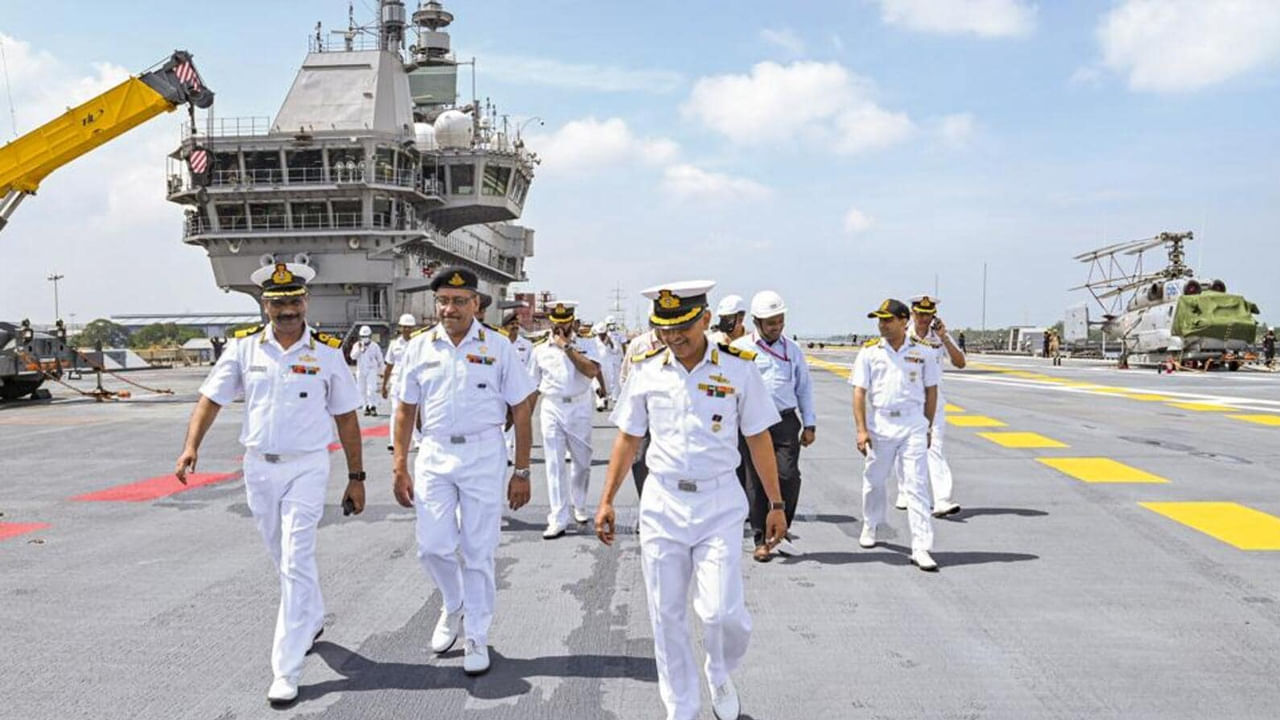 Navy Jobs 2022: బీటెక్‌ చేసిన వారికి ఇండియన్‌ నేవీలో ఉద్యోగాలు.. ఎలా ఎంపిక చేస్తారంటే..