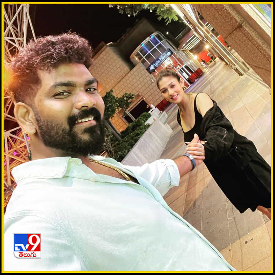 స్పెయిన్లో చక్కర్లు కొడుతున్న కొత్త జంట