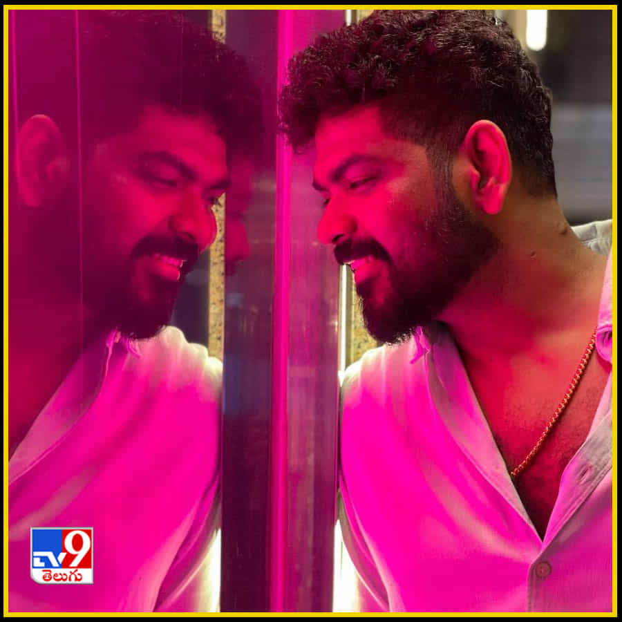 స్పెయిన్లో చక్కర్లు కొడుతున్న కొత్త జంట