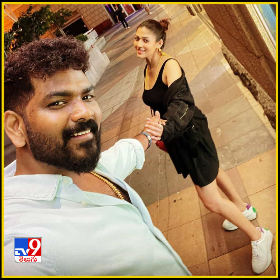 స్పెయిన్లో చక్కర్లు కొడుతున్న కొత్త జంట