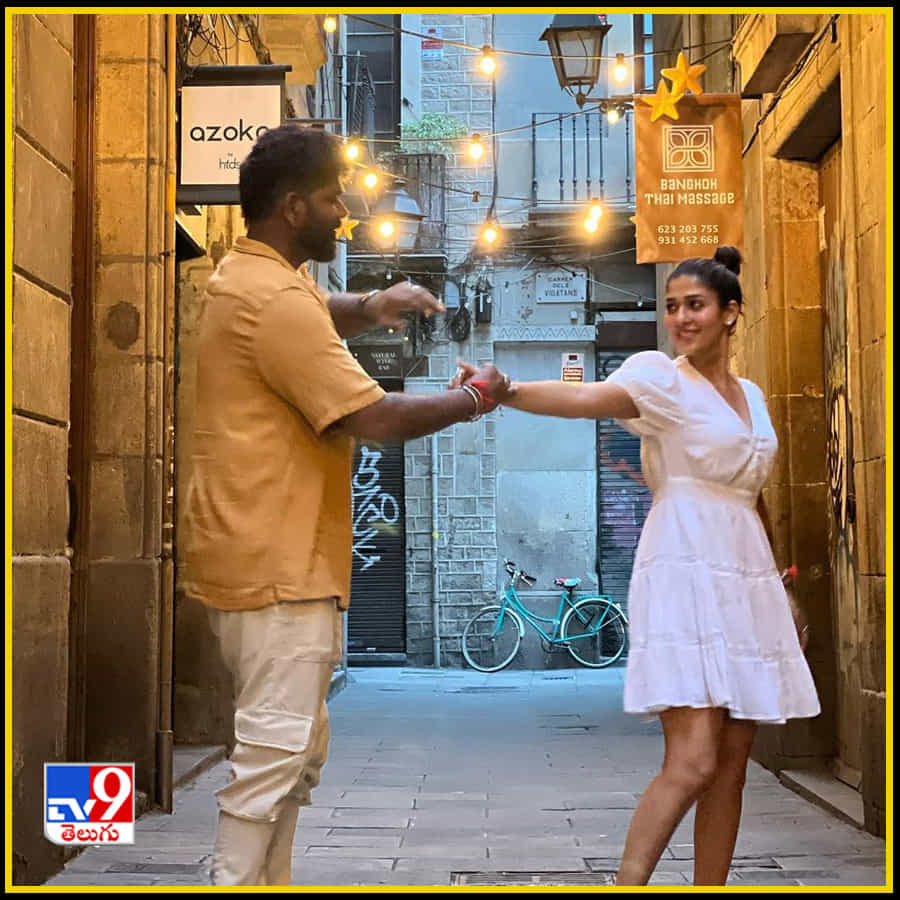 స్పెయిన్లో చక్కర్లు కొడుతున్న కొత్త జంట