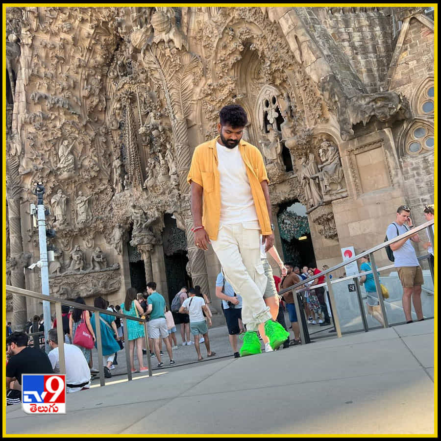 స్పెయిన్లో చక్కర్లు కొడుతున్న కొత్త జంట