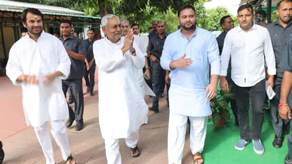 Bihar: యువతకు 10 లక్షల ప్రభుత్వ ఉద్యోగాలు.. స్వాతంత్య్ర దినోత్సవ వేడుకల వేళ బీహార్ సీఎం నితీష్ కుమార్ ప్రకటన