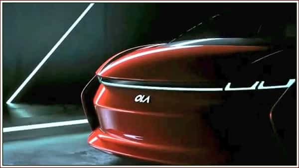 Ola Electric Car: అద్భుతమైన ఓలా ఎలక్ట్రిక్ కారు.. ఒక్కసారి ఛార్జ్ చేస్తే 500 కి.మీ మైలేజీ.. టెస్లాతో పోటీ..!