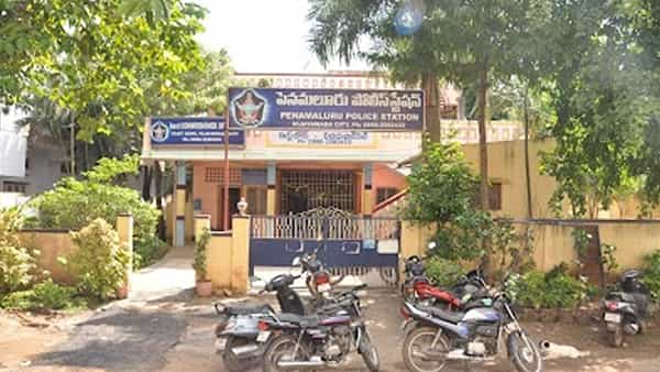 Andhra Pradesh: స్టేషన్ కు చేరిన విచిత్ర కేసు.. బుగ్గ కొరికేశాడంటూ భర్తపై ఫిర్యాదు.. కంగుతిన్న పోలీసులు