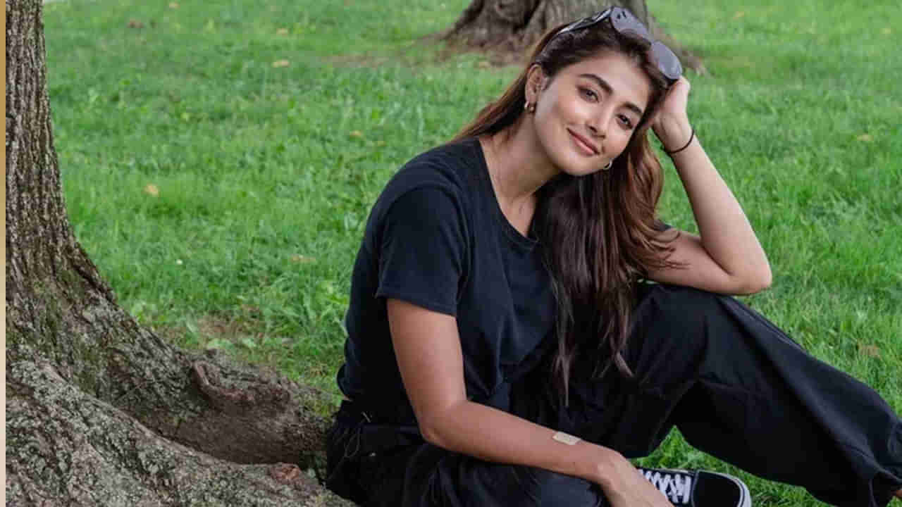 Pooja Hegde: ప్రకృతిలో ఒడిలో సేదతీరుతున్న బుట్టబొమ్మ.. నెట్టింట వైరలవుతున్న పూజాహెగ్డే లేటేస్ట్ ఫోటోస్..