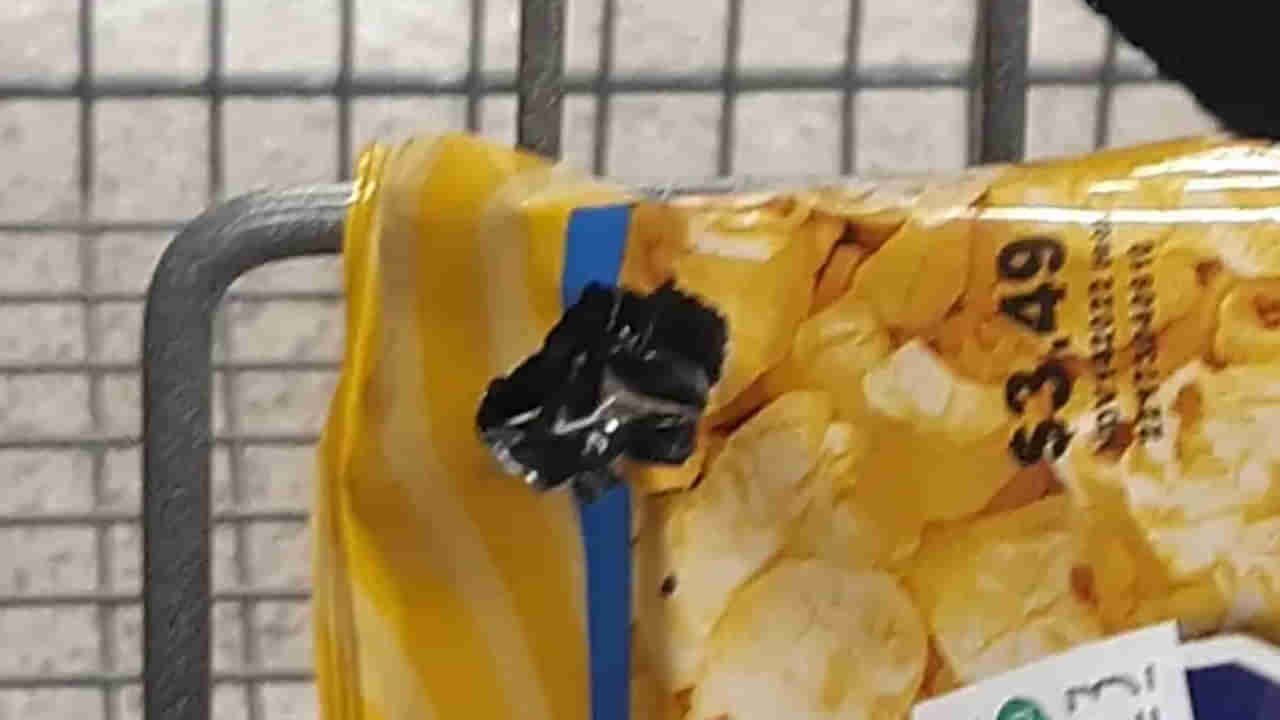 Viral: మార్ట్కి గ్రాసరీస్ కొనేందుకు వెళ్లిన మహిళ.. అక్కడ ఓ పాప్కార్న్ ప్యాకెట్కు రంధ్రం.. ఒక్క క్షణంలో షాక్