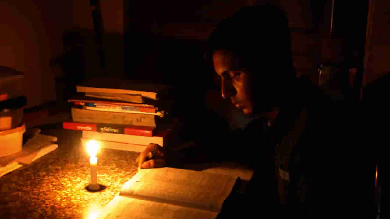 Bangladesh Power Crisis: బంగ్లాదేశ్లో ఇంధన ఆదాకు కీలక నిర్ణయాలు.. స్కూల్స్, కార్యాలయాల పనివేళల కుదింపు