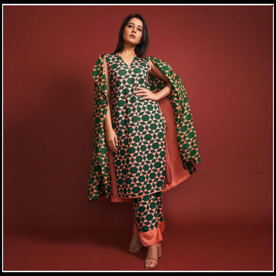 Raashi Khanna: కాళిదాసు రాసిన కావ్యంలా మెస్మరైజ్ చేస్తున్న నెమలికళ్ళ రాశి ఖన్నా..